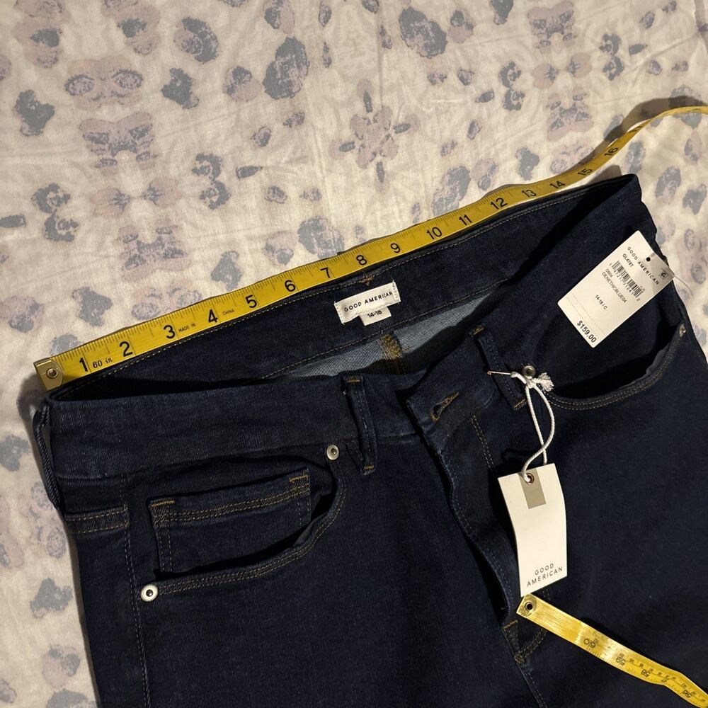 Good American Women’s Skinny Jeans in Dark Indigo - Picture 5 of 15